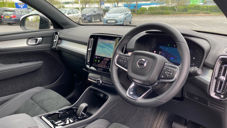 Volvo XC40 2.0 B3P Plus Black Edition 5dr Auto Petrol Estate